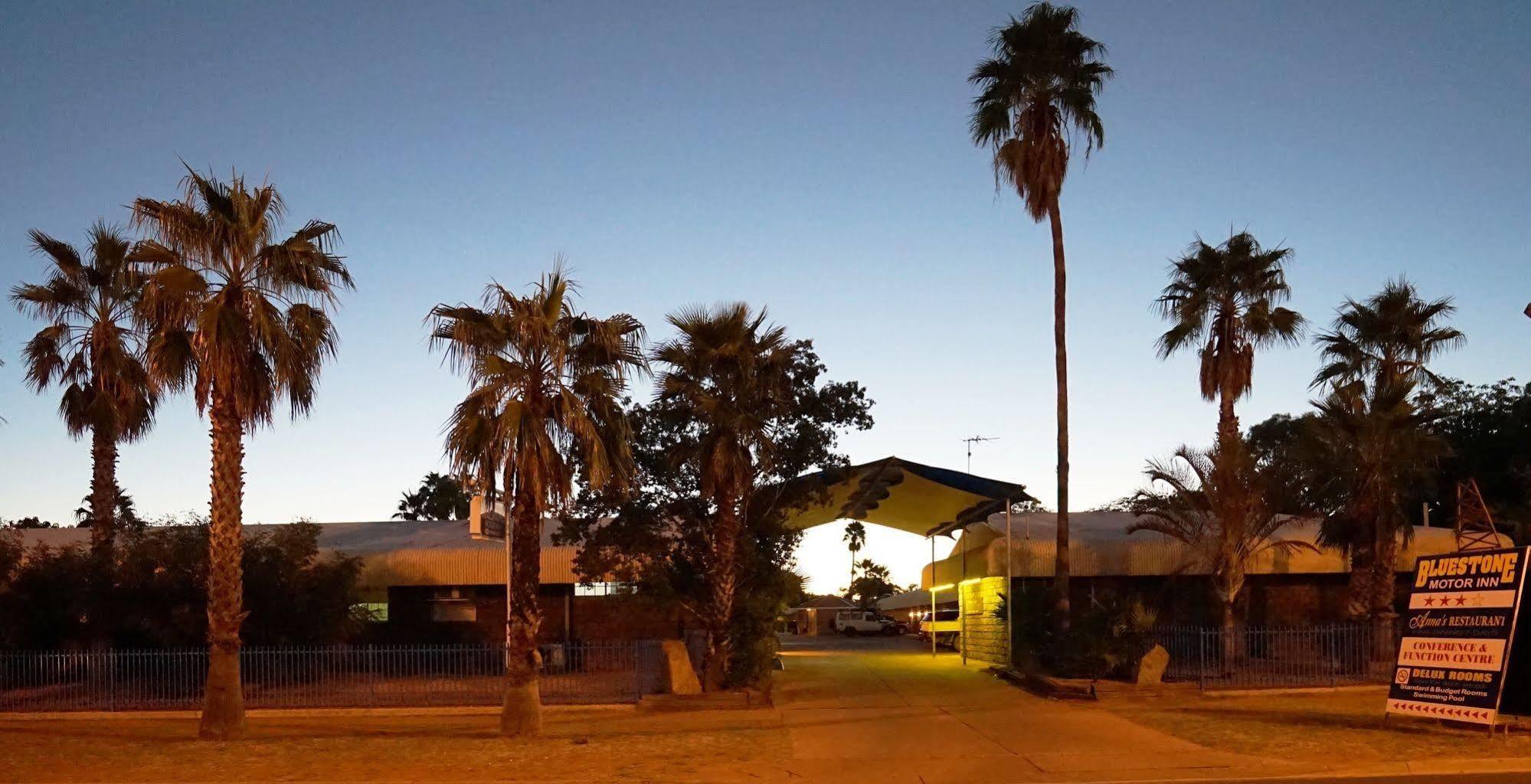 Bluestone Motor Inn Tennant Creek Bagian luar foto